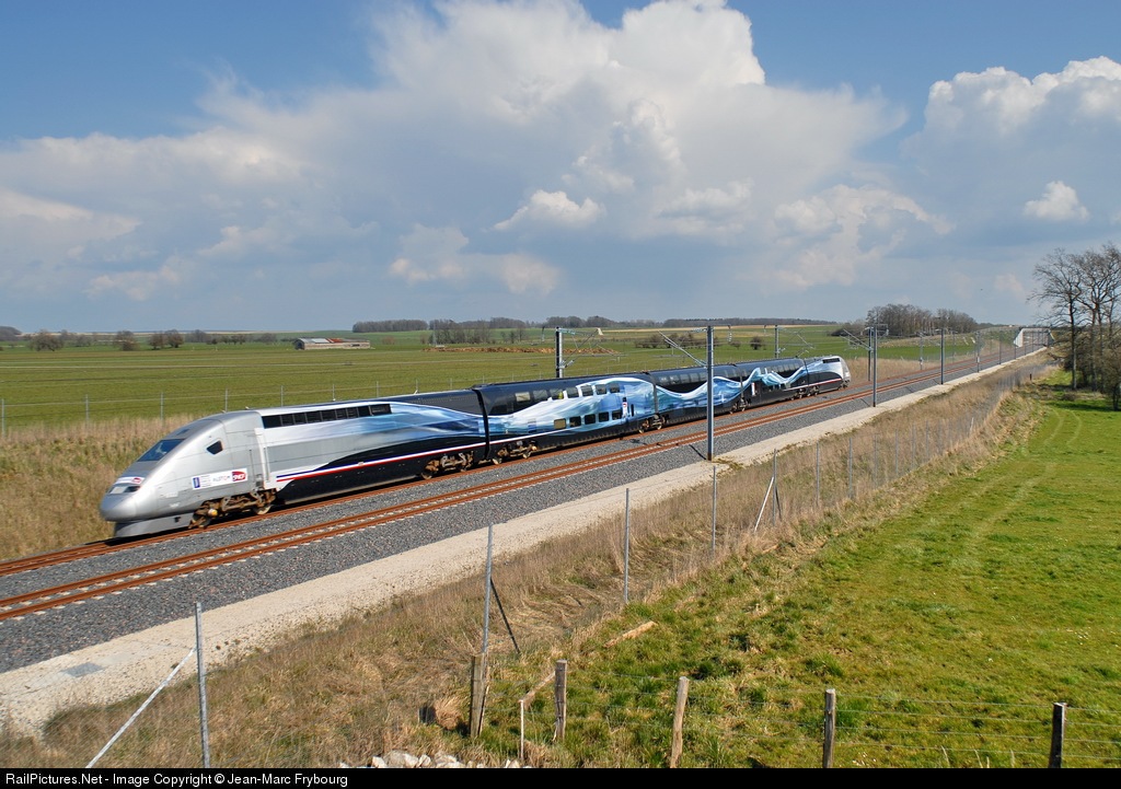 Поезд 800 км в час. TGV v150. V150 электропоезд. TGV POS v150. Высокоскоростные поезда Франции TGV.