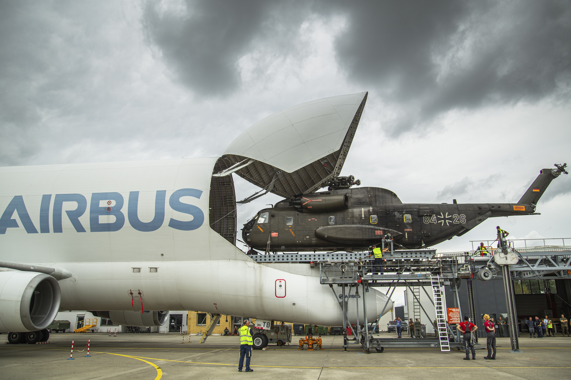 I portachiavi fatti riciclando parti del Super Guppy di Airbus sono  fighissimi